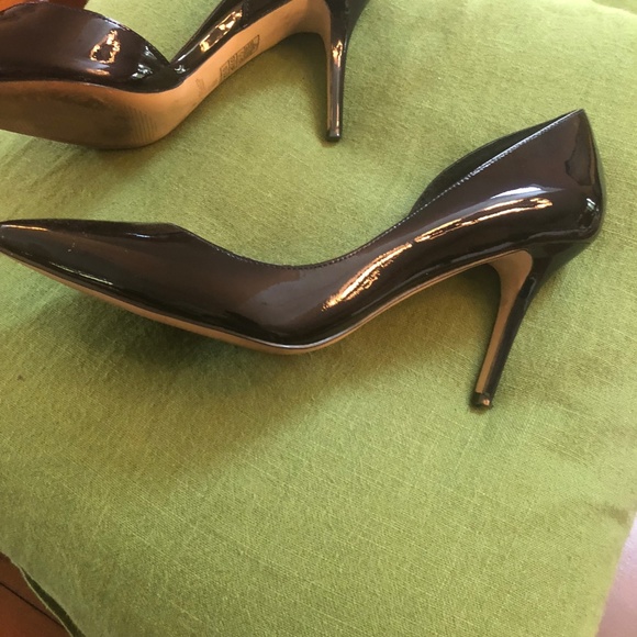 WHBM Navy Patented Heels - Picture 3 of 5